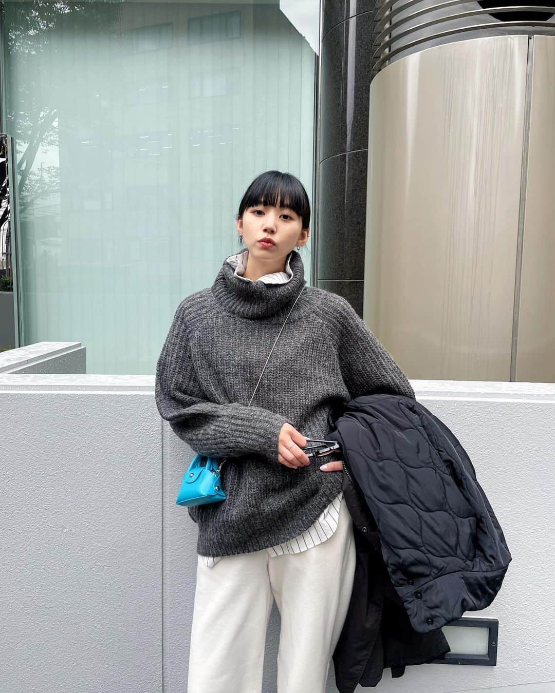 Shiho Sasakiのインスタグラム：「モノトーンにターコイズの日🐼🐬  #MOUSSY#MOUSSYSNAP」