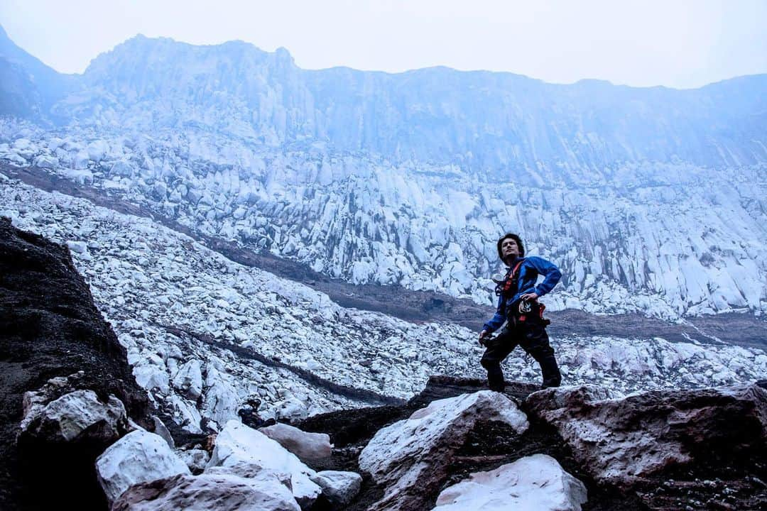 滝沢秀明のインスタグラム：「目の先には沸騰するマグマ🌋」