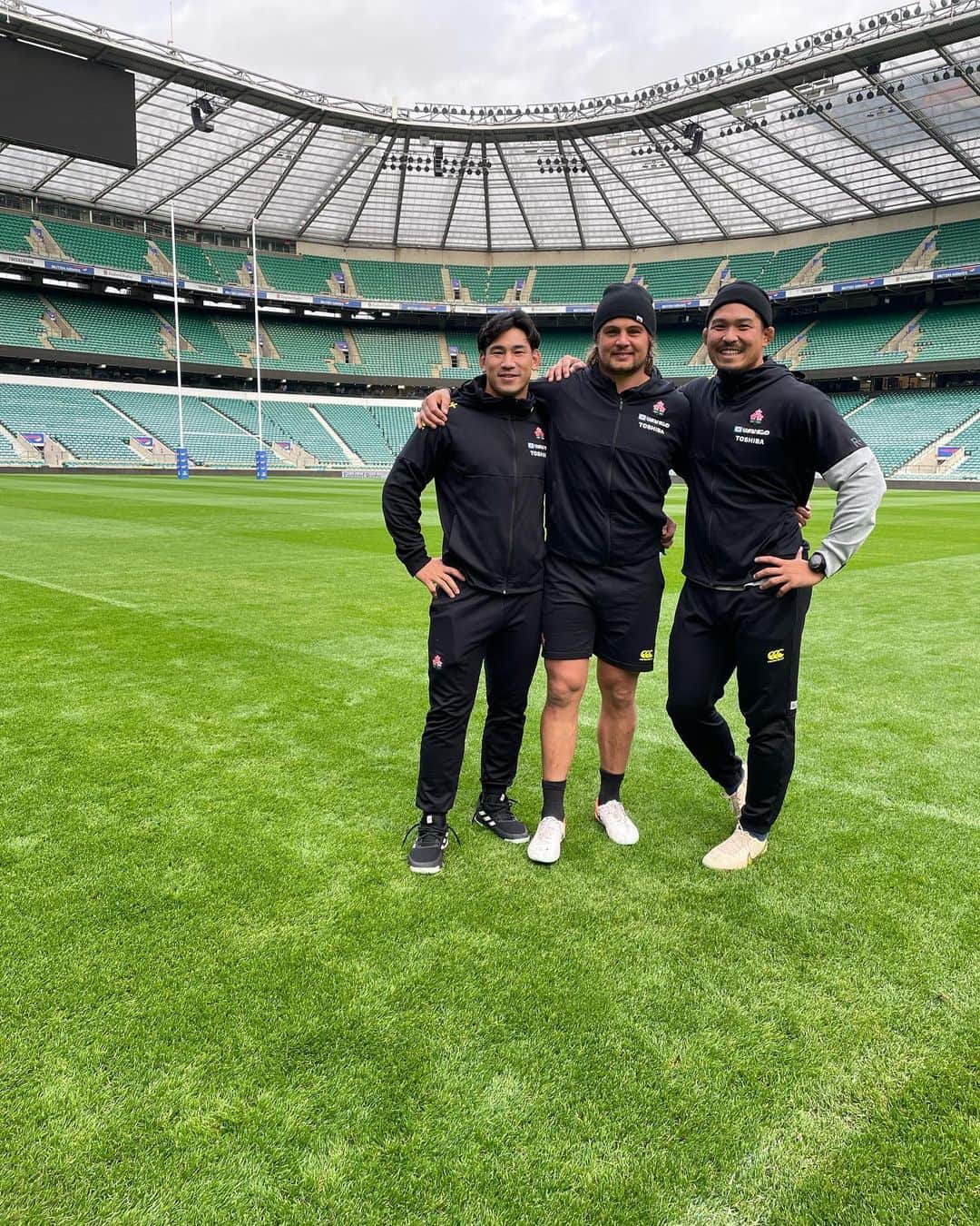 ヴィンピー・ファンデルヴァルトのインスタグラム：「Twickenham」