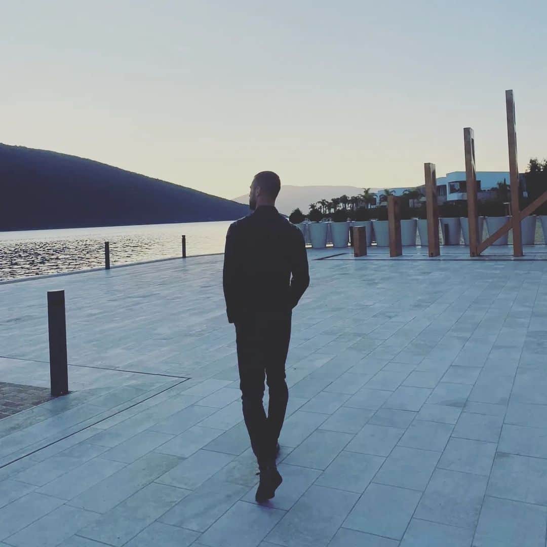 ラスロ・ジェレさんのインスタグラム写真 - (ラスロ・ジェレInstagram)「Silence isn't empty. It's full of answers.」11月12日 1時19分 - lacidj_95