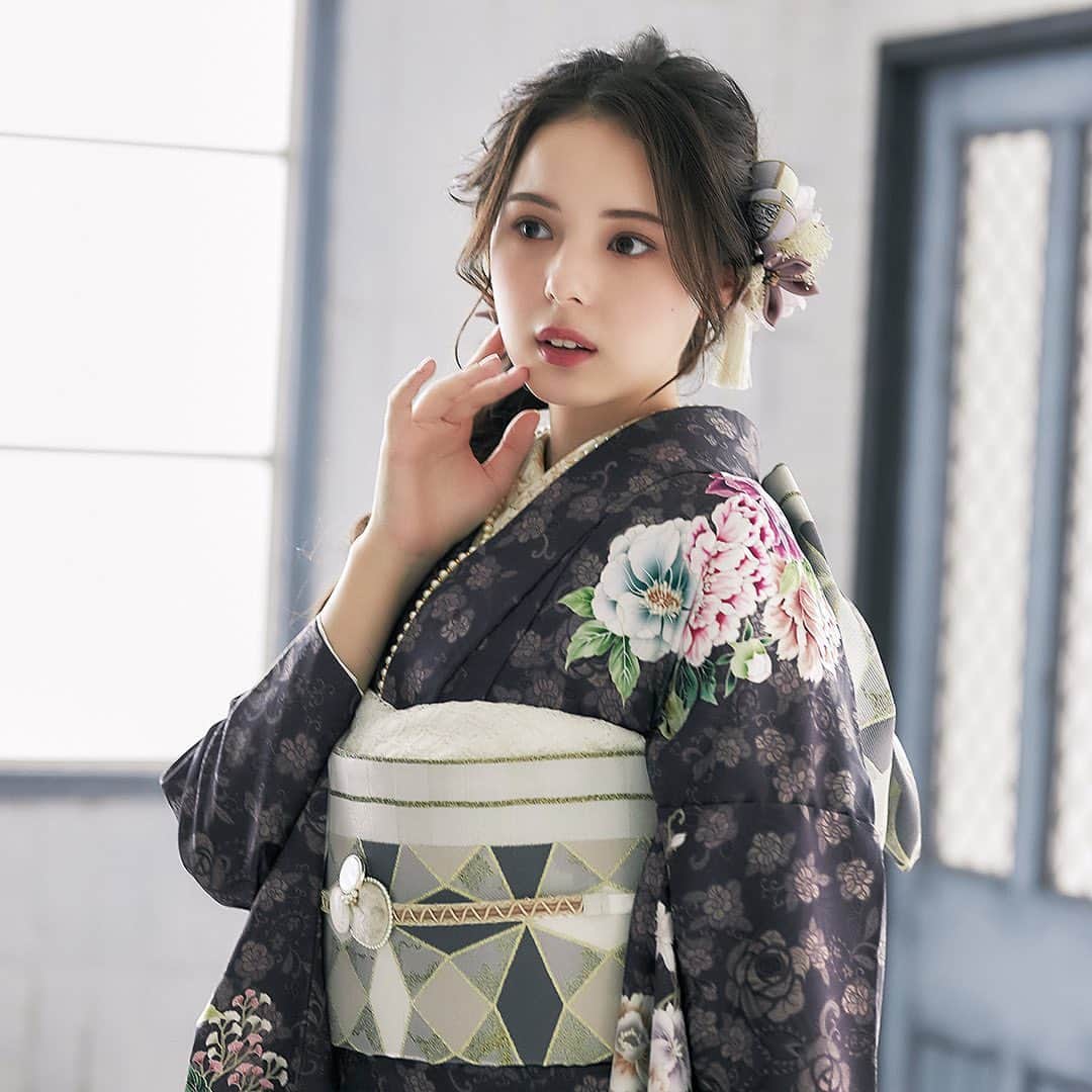 稲垣姫菜さんのインスタグラム写真 - (稲垣姫菜Instagram)「_ 可愛い振袖を沢山着ました🫧💐 全国の呉服店、振袖専門店などで　お取り扱い中です！ 「丸上振袖コレクション」サイトには写真全カット掲載されています！ 是非見てください~✨ ・ ・ ・ #振袖 #日本橋丸上 #カランコエ」11月11日 17時04分 - himena_inagaki