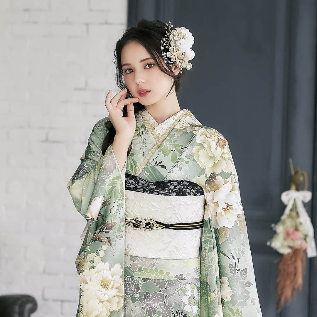 稲垣姫菜さんのインスタグラム写真 - (稲垣姫菜Instagram)「_ 可愛い振袖を沢山着ました🫧💐 全国の呉服店、振袖専門店などで　お取り扱い中です！ 「丸上振袖コレクション」サイトには写真全カット掲載されています！ 是非見てください~✨ ・ ・ ・ #振袖 #日本橋丸上 #カランコエ」11月11日 17時04分 - himena_inagaki