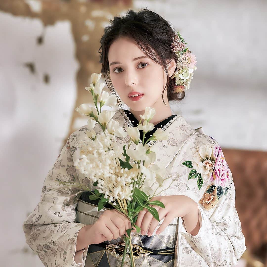 稲垣姫菜さんのインスタグラム写真 - (稲垣姫菜Instagram)「_ 可愛い振袖を沢山着ました🫧💐 全国の呉服店、振袖専門店などで　お取り扱い中です！ 「丸上振袖コレクション」サイトには写真全カット掲載されています！ 是非見てください~✨ ・ ・ ・ #振袖 #日本橋丸上 #カランコエ」11月11日 17時04分 - himena_inagaki