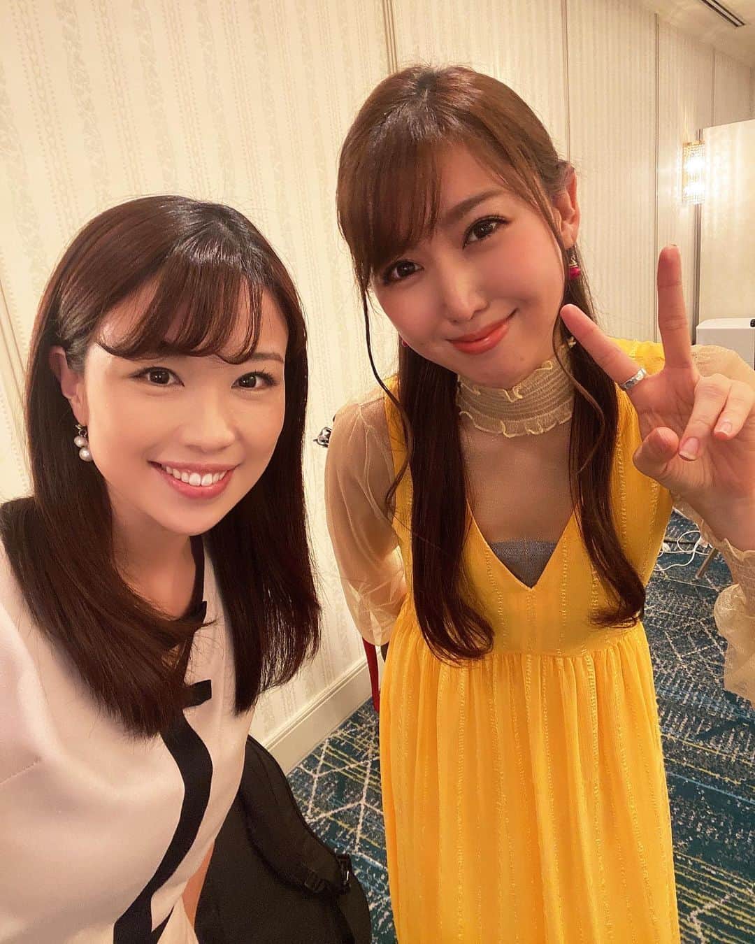 道岡桃子さんのインスタグラム写真 - (道岡桃子Instagram)「イベントでご一緒させていただいた、歌手、シンガーソングライターのおかゆさん♪  インディーズ時代は、テレビ東京「THEカラオケ☆バトル」で２回も優勝されたそうです。  とっても艶やかでパワフルな歌声！！！ すっかりファンになりました♫  やっぱり生歌は最高ですね！！  昭和から令和の曲まで何でも歌えるって本当に凄いですよね。  昭和歌謡大好き😘 皆さんはどんな曲がお好きですか？  #おかゆ さん #歌手 #シンガーソングライター  #ギター #ギター流し #カラオケ #カラオケバトル  #うたコン #イベント #イベント司会 #司会 #司会者  #昭和 #昭和歌謡 #昭和歌謡好きと繋がりたい  #singer #singing #tokyo #beauty #beautiful」11月11日 17時09分 - momoko_ana