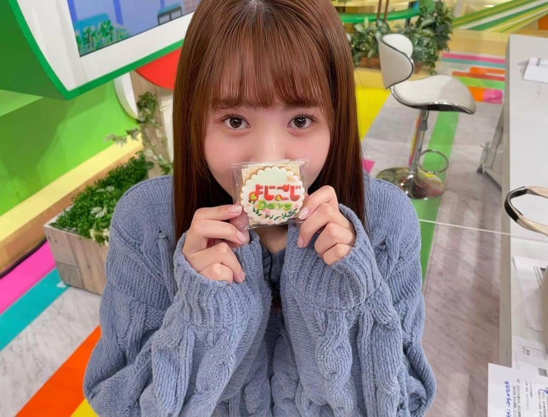 冨田有紀さんのインスタグラム写真 - (冨田有紀Instagram)「． 可愛いクッキー🤍💞 今日のゲストの西村知美さんにいただきました...！ありがとうございます！！ 可愛い過ぎて食べるのがもったいないくらいです😻  今週もよじごじDaysご覧いただきありがとうございました。また来週もよろしくお願いいたします！ 素敵な週末をお過ごしください🎶  #テレビ東京 #テレ東 #よじごじDays #よじごじ MCは #小泉孝太郎 さん ゲストは #西村知美 さん #クッキー 🍪🥛 #衣装 👗 #MAJESTICLEGON #マジェスティックレゴン」11月11日 18時46分 - _yuki_tomita_