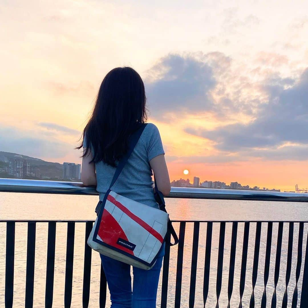 momo8631さんのインスタグラム写真 - (momo8631Instagram)「2022.11.11 Today’s F  Sunset with F14 DEXTER in 🇹🇼  ...... #frtg #freitag #f14 #todays_f #taiwan #travel」11月11日 18時38分 - momo8631