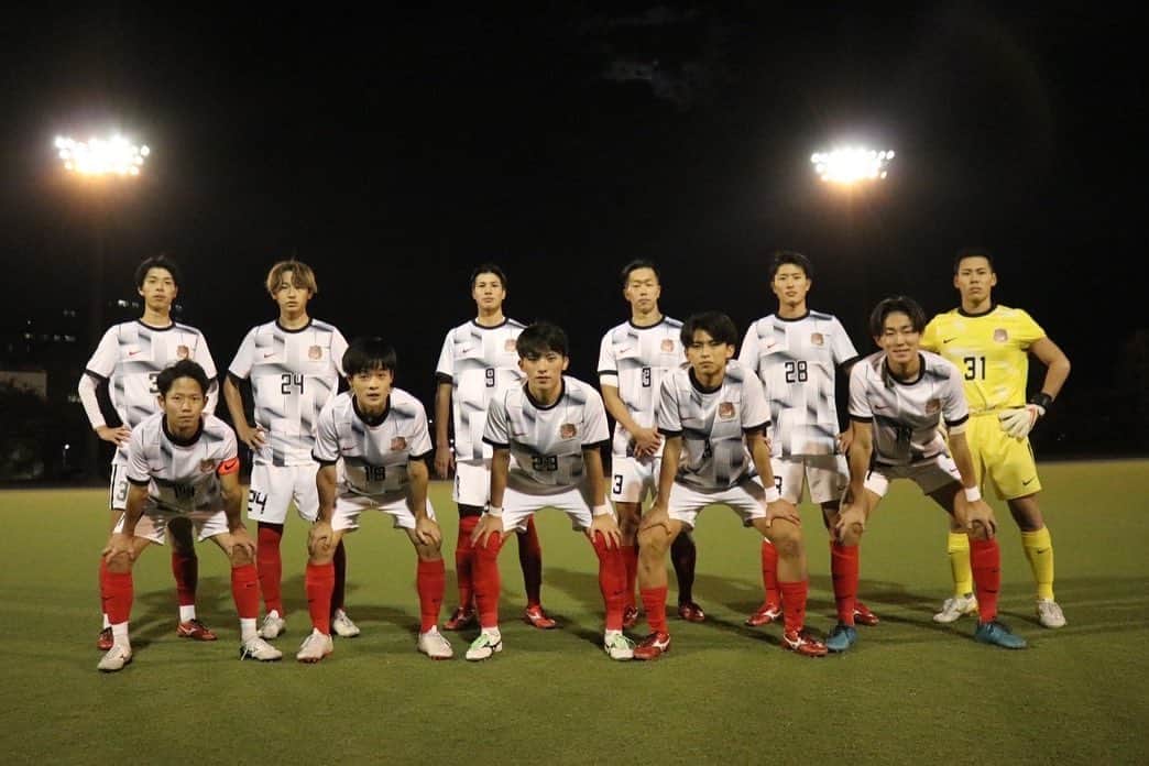 東京スポーツ・レクリエーション専門学校のインスタグラム：「【男子サッカー部⚽️】  #東京23TSRFC #試合結果  🏆東京都社会人サッカーリーグ4部 最終戦 🗓11月6日(日) 17:30kickoff 🆚 KADATUAN KOFFIE ALBATZ FC 🏟 私学事業団総合運動場 陸上競技場 5-0 WIN!  ——————————————— 《NEXT》🔜 💪TRM 🗓11/20(日) 10:00kickoff 🆚江戸川大学フットボールクラブ 🏟フットボールフィールド柏 ———————————————  リーグ戦全日程終了❗️  6勝1敗の勝点18 得点38失点4  得失点差+34 の暫定首位でリーグ戦を終えました。 2位チームの結果次第で4部優勝🏆が決まります❗️ やれることはやったので良い結果を期待して待ちたいと思います😀  #サッカーといえばTSR #サッカーを続けるならTSR #サッカーを仕事にするならTSR #観る者の心を打つフットボール #東京都社会人サッカーリーグ4部  #東京都専門学校サッカー連盟 #目指せ日本一」