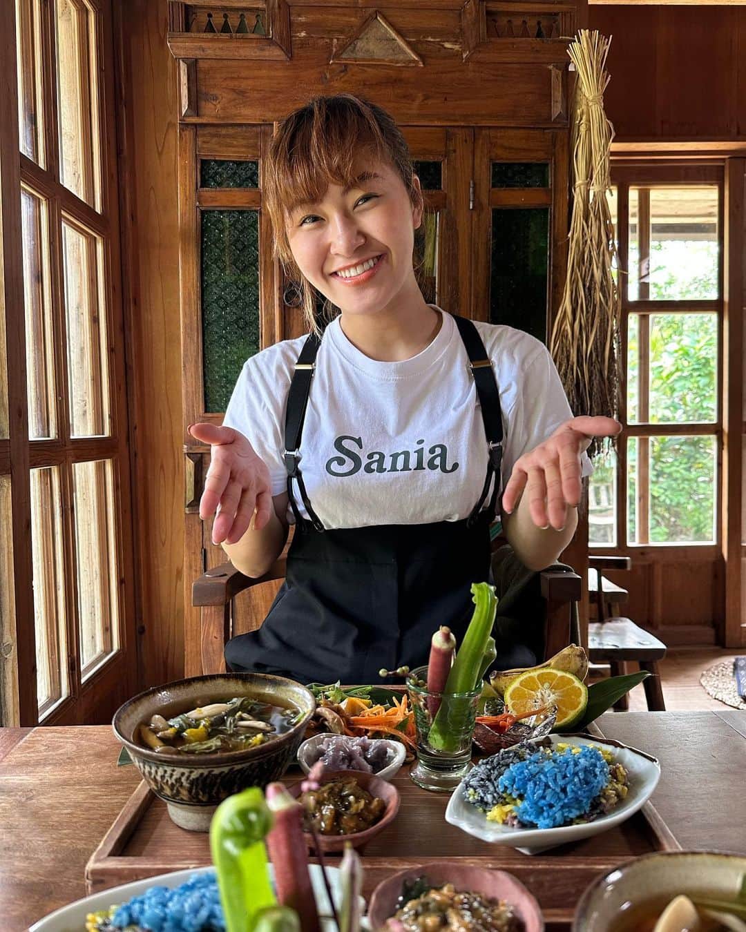 村上佳菜子のインスタグラム：「本島に行ったら、欠かせない がらまんじゃく。  お母さんに会いたかった…けど 娘さんが継いでくれて本当に嬉しいし お母さんも喜んでいると思う。 またくるね🌈🫶🏻  デトックスできました🌻 . . . #がらまんじゃく #沖縄　#ビーガン　#デトックス #地産地消ごはん」