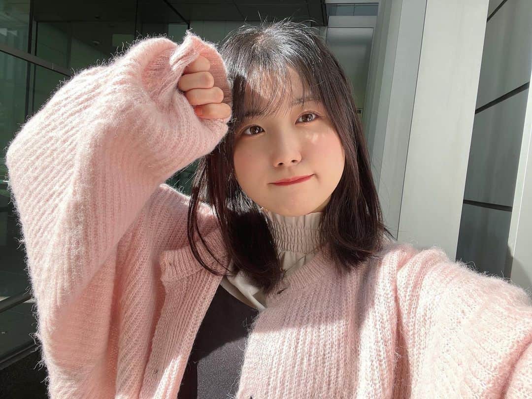 のえりんのインスタグラム：「えぐかわカーディガン、着るたびに友達に褒められて嬉しい〜〜〜 ⁡ カーディガン: #happyjohn @happyjohn_official  インナー:忘れた ワンピース（全身見えてないけどこれ一応ワンピース）: #niceclaup @niceclaup_official_  ⁡ #ootd #selfie #おそろいしよ👕 ⁡ コメントお返しさせてください💌みんなの近況聞かせて💌」