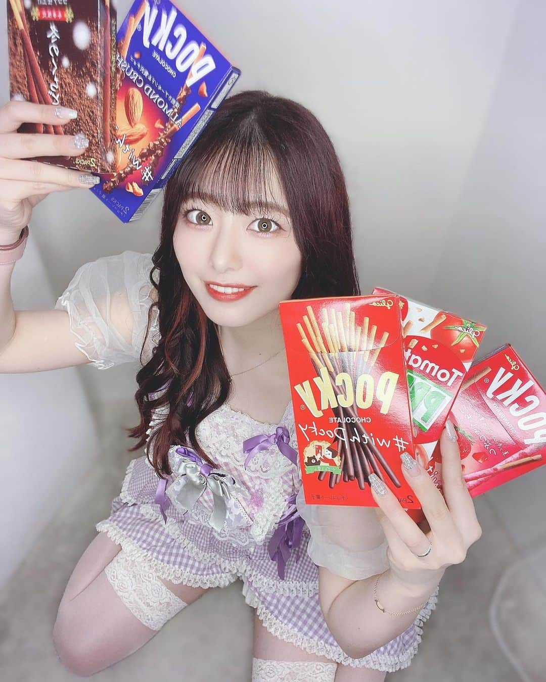 高橋みおのインスタグラム：「🤍 ⁡ ⁡ 昔からチョコ大好きで主食にしてた時あったな☺️🍫 ⁡ ⁡ ⁡ ⁡ ⁡ ⁡ ⁡」