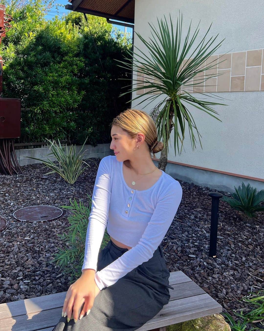 浪花ほのかのインスタグラム：「お腹見えるトップス大好き🤲🏼💓 なんでも合わせやすくて着回し最高🔆」