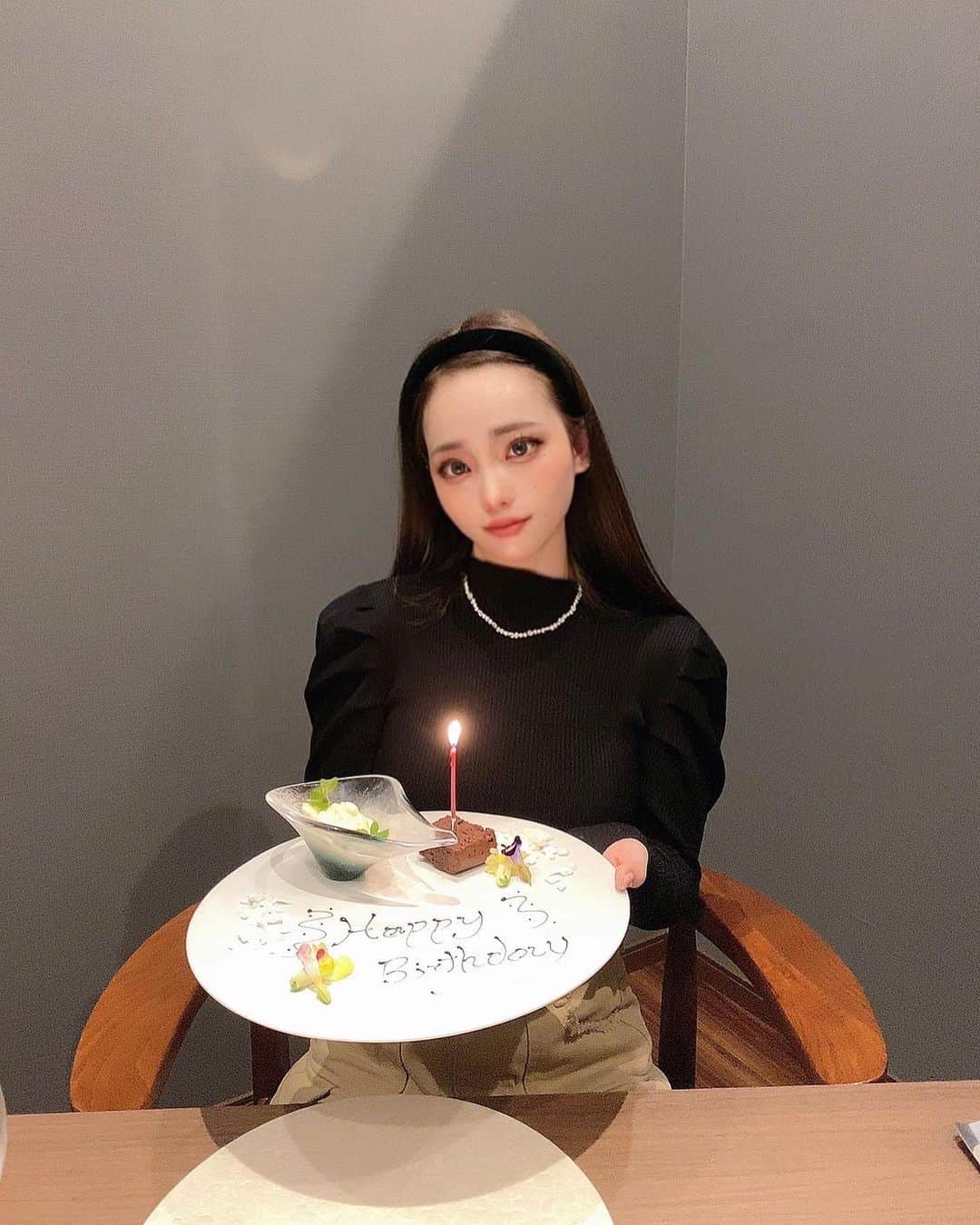 LILIKAさんのインスタグラム写真 - (LILIKAInstagram)「今年も幸せいっぱいの誕生日でした♛︎🤍⋆͛ みんなからの沢山のメッセージ毎年嬉しすぎて何回も見返しちゃう💭 22歳も幸せな年にします🙃⸜❤︎⸝‍」11月11日 19時19分 - _093024_