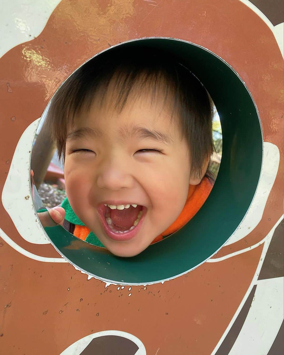 角田麻央さんのインスタグラム写真 - (角田麻央Instagram)「🎃🌺 今更感満載なハロウィン動物園🤍 動物、全然映ってない問題。笑笑 楽しければなんでもよいのよね🫶🏼 #愛息子 #2歳男の子 #守るべき笑顔 #2歳5ヶ月 #男の子ママ #裸足系2歳児😂」11月11日 19時35分 - maotsunoda888