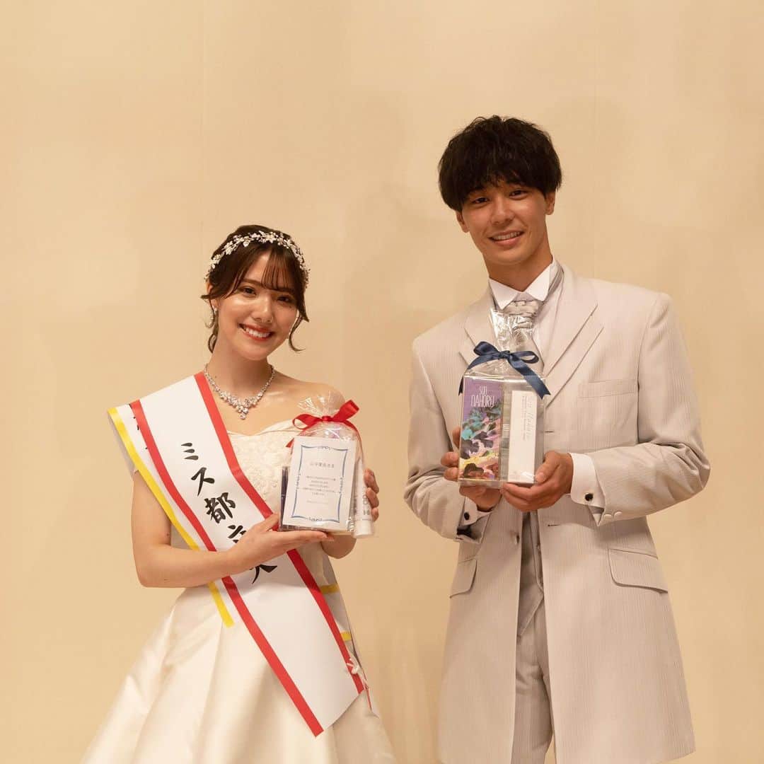 原口未帆さんのインスタグラム写真 - (原口未帆Instagram)「💍クライアント賞発表💍 本コンテストにご協賛いただいたクライアント賞・副賞を頂戴致しております。  🕊クライアント賞🕊  【ミスリゼの日賞】 No.2 富田萌さん @misstmu_2022no2   【ミスターリゼの日賞】 No.1 篠原大樹さん @mrtmu_2022no1   【JOBTV賞】 No.1 山平茉央さん @816my__   No.3 中村敬介さん @mrtmu_2022no3   【スマ留賞】 No.2 富田萌さん @misstmu_2022no2   No.1 篠原大樹さん @mrtmu_2022no1   【The kiss賞】 No.4 宮尾芽留さん @misstmu_2022no4   【東京ソワール賞】 No.4 宮尾芽留さん @misstmu_2022no4   特別な場にふさわしい安心と信頼のフォーマルウェアやコーディネート雑貨を豊富に取り揃えております。 結婚式、パーティー、クルージング、発表会など様々なオケージョンを演出するお店です。  【サンナホル賞】 No.1 山平茉央さん @816my__   No.2 藤井直之さん @mrtmu_2022no2   【中野製薬賞】 No.3 中村敬介さん @mrtmu_2022no3   【マンダム賞】 no.4 佐藤晃大さん @mrtmu_2022no4   【ウエニ貿易賞】 ファイナリスト全員  【ウテナ賞】 ファイナリスト全員  その他特別協賛として、リゼクリニック様よりミスターリゼの日賞、ミスリゼの日賞を頂戴致しました。  また、当日のアクセサリーはステラブライダル様(@stellabridal_official )より協賛して頂きました。 誠にありがとうございます。」11月11日 20時03分 - tmu_contest