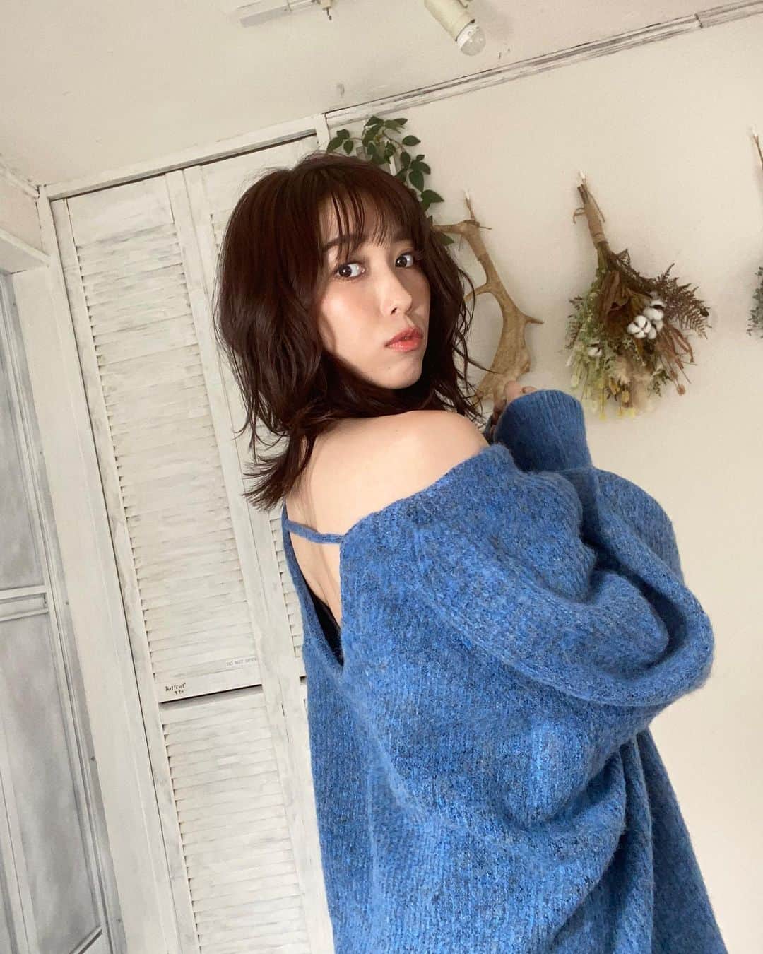 秦瑞穂のインスタグラム：「.  swipeしてね👉  今日は舞台観に行って打ち合わせ！  誕生日イベントの準備も進んでます🎂✨  会えるの楽しみにしてるよー😊✨  .」