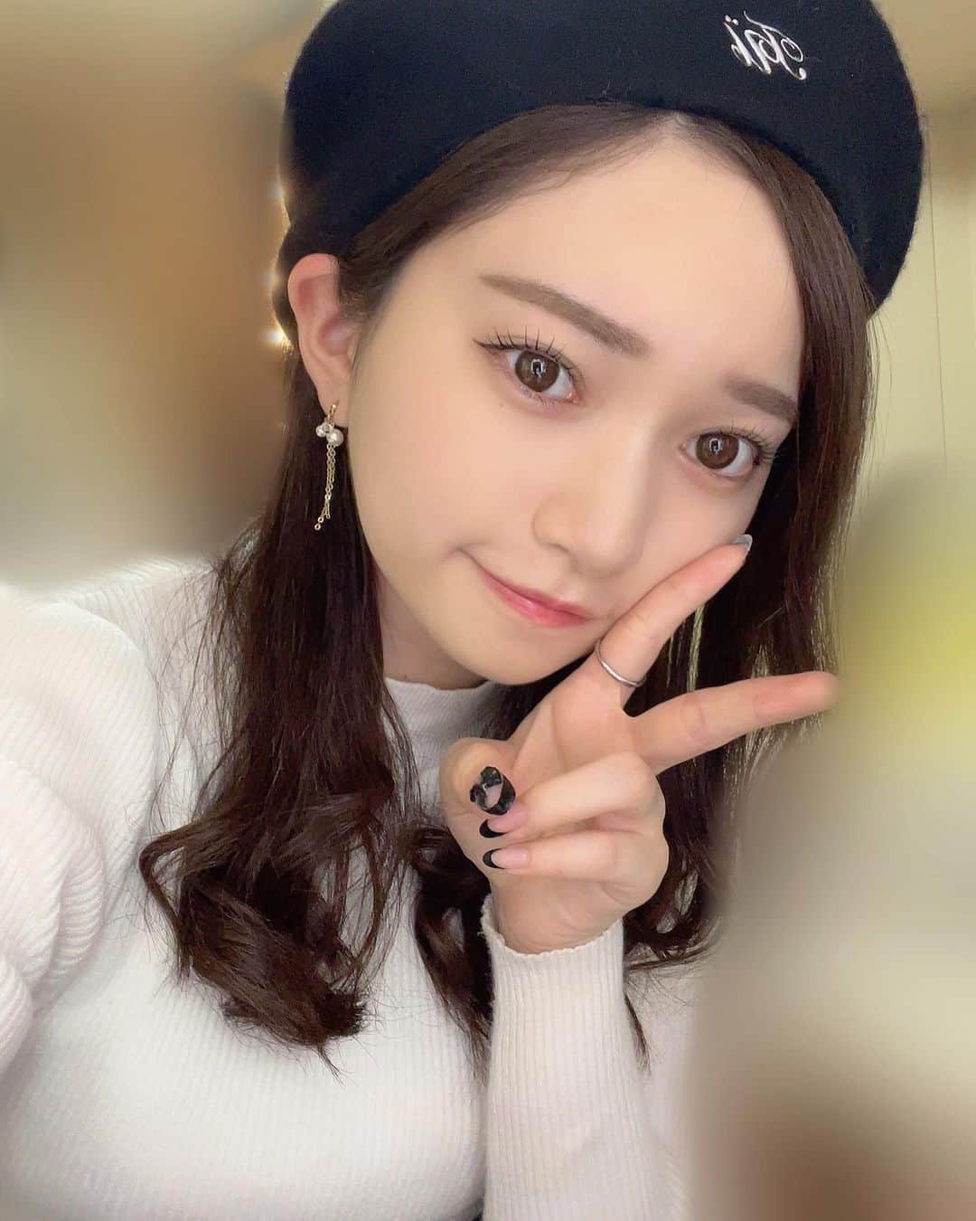 奥原妃奈子のインスタグラム：「ベレー帽かわいい🖤」
