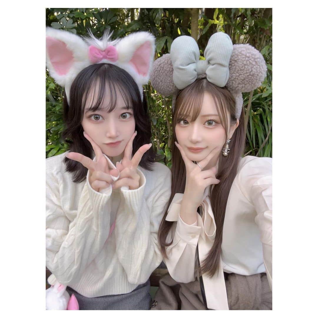 篠崎瑞希のインスタグラム：「.  だいすきなあんちゃんとディズニー🏰🎈 会うたび可愛くてびっくりする。  合流してチュロスと飲み物買って ベンチでまず2時間くらい喋ってた。笑  夢の国で現実の話し続ける女二人だった👼🏻  自分の身の回りのことは 時の流れに任せるとして、 あんちゃんは出会った人の中で一番かっこよくて優しくて 尊敬してるところもたくさんあるし 仲良くなれたのが嬉しい ずっと大事にしたいなと思う🫶🏻  #tokyodisneyland#マリーバウンド#셀스타그램#얼스타그램#粉我#me#赞#셀피#일본여자#소통#소통해요#l4likse#like4likes#f4f」