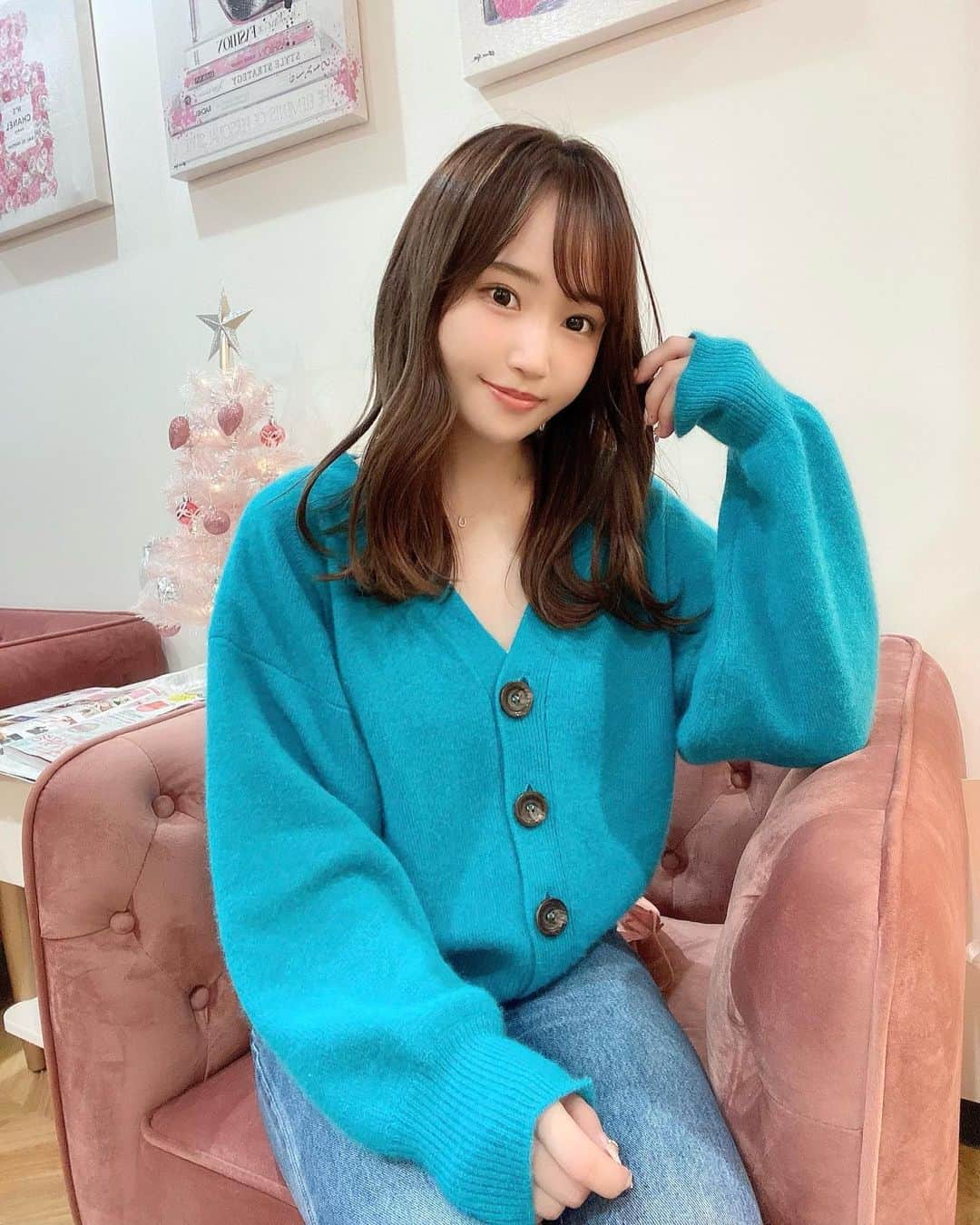 ぷーちゃんさんのインスタグラム写真 - (ぷーちゃんInstagram)「🐶🍯 . EOLCLINIC（@eolbrowclinic）さんで オル式アートメイクを施術してきたよ✍️ . 2年前にしたことあったけど 薄くなってきてたから 図り直してもらって上から色を足してもらった🥰 . . 施術担当者はCHIHIRO(@chihiro_artmake)先生😊︎💕︎ 下書きも1mm単位で丁寧にしてくれるから 安心しておまかせ出来た😌♡ . . 眉のデザインは 最新のオルちゃん眉の並行アーチ眉🇰🇷💗で、 眉じりを少し濃いめにしてもらった✨ . . EOLCLINICさんは パーソナルカラー診断からしてくれて、 似合う眉毛の色を一緒に探してくれる🙆‍♀️ 肌に馴染んで自然なカラーになったよ🧸 . . クリニックは内装が韓国のカフェみたいに可愛いくて女子に見てほしい☕️💗笑 . クリニック名のオルクリニックは オルちゃんのオルらしい🫶🏻 . 韓国好きなアートメイクしたい子おったらここおすすめ🥰 . 銀座にあるよ✨ 東京駅からも近かった( *´꒳`*) . . #オルブロウ#EOLBROW#EOLBROW#eolclinic#オルクリニック#オル式アートメイク#アートメイク#医療アートメイク#韓国アートメイク#アートメイク眉 #撮影モデル#サロンモデル#モデル#大阪サロンモデル#関西モデル#関西サロモ#関西サロンモデル#フリーモデル#関西フリーモデル#撮影依頼受付中#撮影依頼募集中#17live#ライバー#ライブ配信#tiktok#ビジョビ#ぷーちゃん」11月11日 21時35分 - poohchan31
