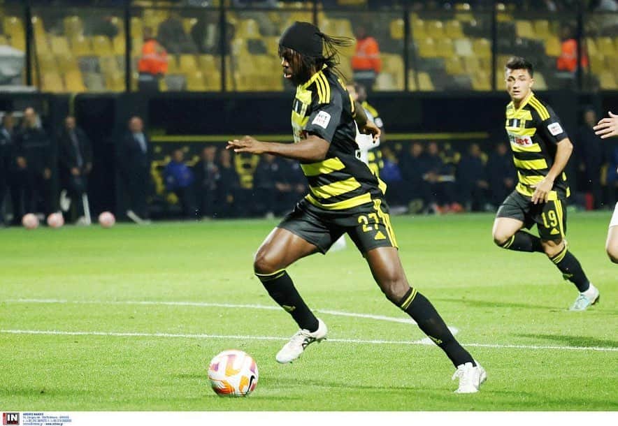 のインスタグラム：「Massive win 💥  Let’s repeat it 🔁  #G27 #Football #Greece #ArisFC」