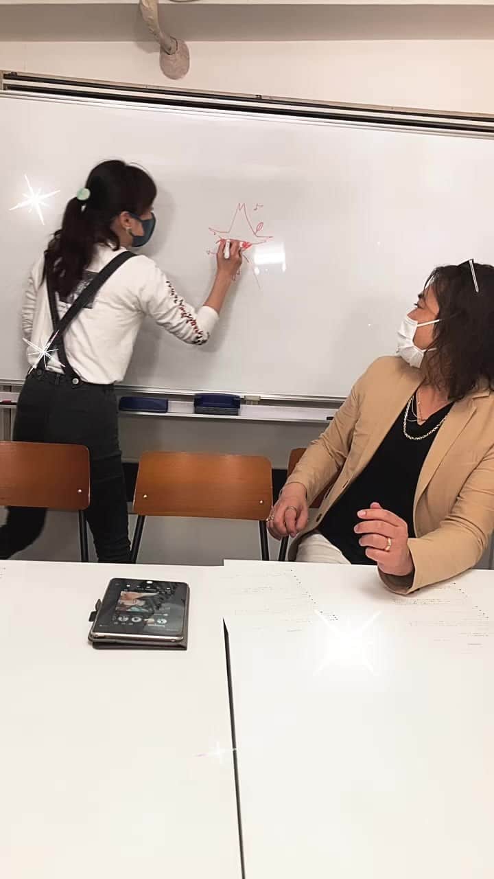佐伯日菜子のインスタグラム：「本日もコメント&ご視聴ありがとうございます😊 鮫や会いたい人ややりたい仕事や怪奇現象など楽しくお話してますよー 見てね。 #インスタライブ  @unoesque_official  @vivienne.official  @miz0619miz  @hinakosaeki」