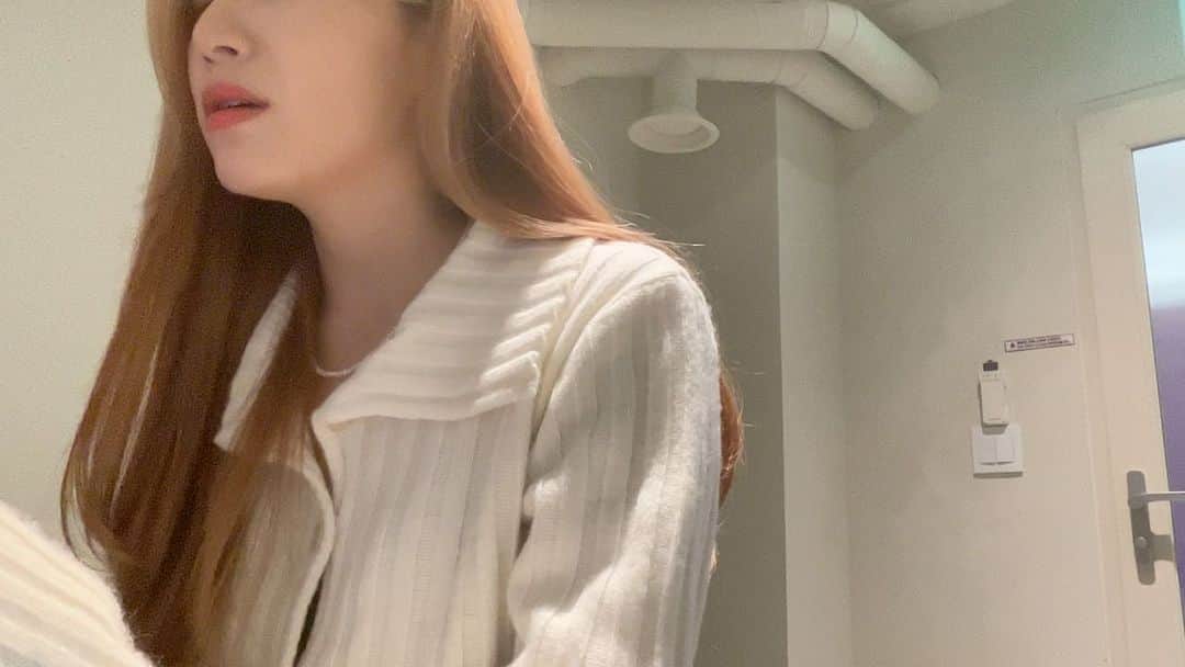 ソヨンのインスタグラム：「완곡이 궁금하다면 팬미팅에 오시지요❤️」