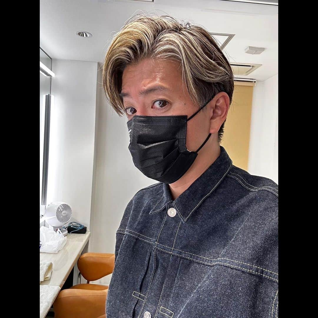 木村拓哉さんのインスタグラム写真 - (木村拓哉Instagram)「⁡ ⁡ ⁡ 「本日は丸一日フォトスタジオにてレジェンド＆バタフライの取材を…。 最後には東映チームからとんでもない安土城を形取ったケーキを頂き、急遽スタジオのスタッフにも集まってもらってケーキを完食❕ 本当にありがとうございましたぁ〜❕」 ⁡ PEACE‼︎ ⁡ STAYSAFE! ⁡ 拓哉 #木村拓哉 #TakuyaKimura」11月11日 22時48分 - takuya.kimura_tak