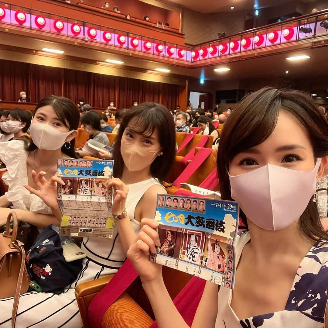 谷中麻里衣さんのインスタグラム写真 - (谷中麻里衣Instagram)「Kabuki traditional Japanese theater 😊  7月大歌舞伎🌸 役者さんたちのコロナ感染で途中から公演が中止になったので、その前に行けてラッキーでした😊 ◆ 當世流小栗判官（とうりゅうおぐりはんがん） 大好きな猿之助さん演じる小栗判官が、得意な乗馬をするところが見せ所✨ 馬に乗るところ（馬役の方々もすごい！）から、天馬に乗って宙を舞うところまで、華やかな舞台でとても楽しかったです🥰  観劇のあとはプリン体祭り❤️  筆不精すぎて投稿したいことの十分の一もできてない上にめちゃくちゃ時差投稿になっちゃう😂  #歌舞伎#大歌舞伎#猿之助」11月11日 23時23分 - marieyanaka