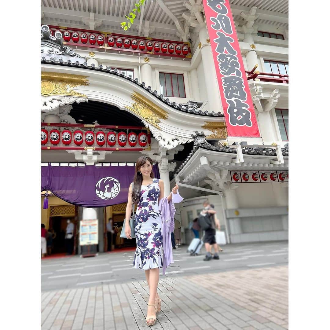 谷中麻里衣さんのインスタグラム写真 - (谷中麻里衣Instagram)「Kabuki traditional Japanese theater 😊  7月大歌舞伎🌸 役者さんたちのコロナ感染で途中から公演が中止になったので、その前に行けてラッキーでした😊 ◆ 當世流小栗判官（とうりゅうおぐりはんがん） 大好きな猿之助さん演じる小栗判官が、得意な乗馬をするところが見せ所✨ 馬に乗るところ（馬役の方々もすごい！）から、天馬に乗って宙を舞うところまで、華やかな舞台でとても楽しかったです🥰  観劇のあとはプリン体祭り❤️  筆不精すぎて投稿したいことの十分の一もできてない上にめちゃくちゃ時差投稿になっちゃう😂  #歌舞伎#大歌舞伎#猿之助」11月11日 23時23分 - marieyanaka