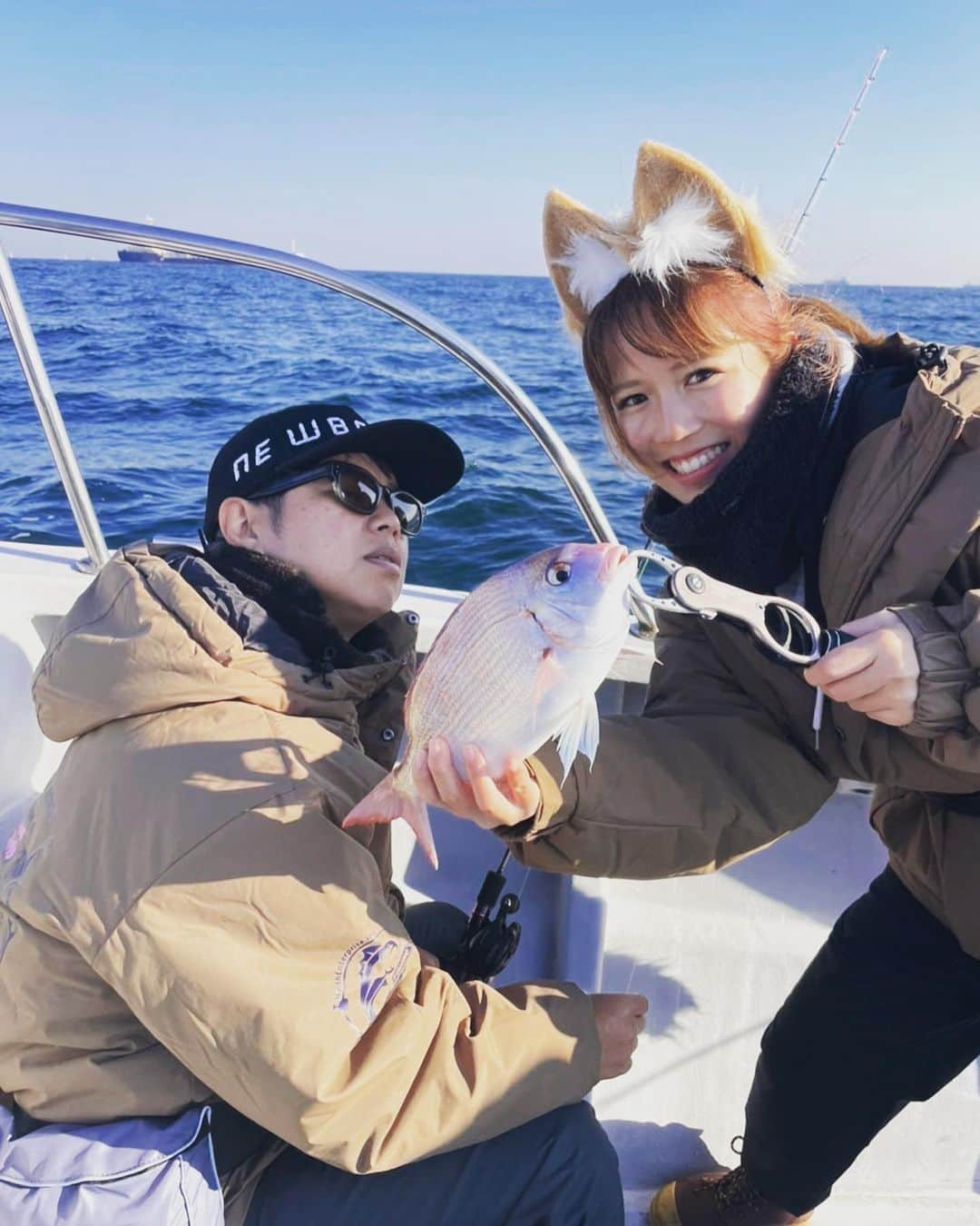 小林優介さんのインスタグラム写真 - (小林優介Instagram)「真っ先にタイ釣られてマウンティングされてますウホウホ。釣ったことないスミイカもゲットしたので食してみたいと思います。  #釣り #海釣り #タイ釣り　#イカ釣り#釣り女子 #fishing」11月12日 9時45分 - yashikobanny