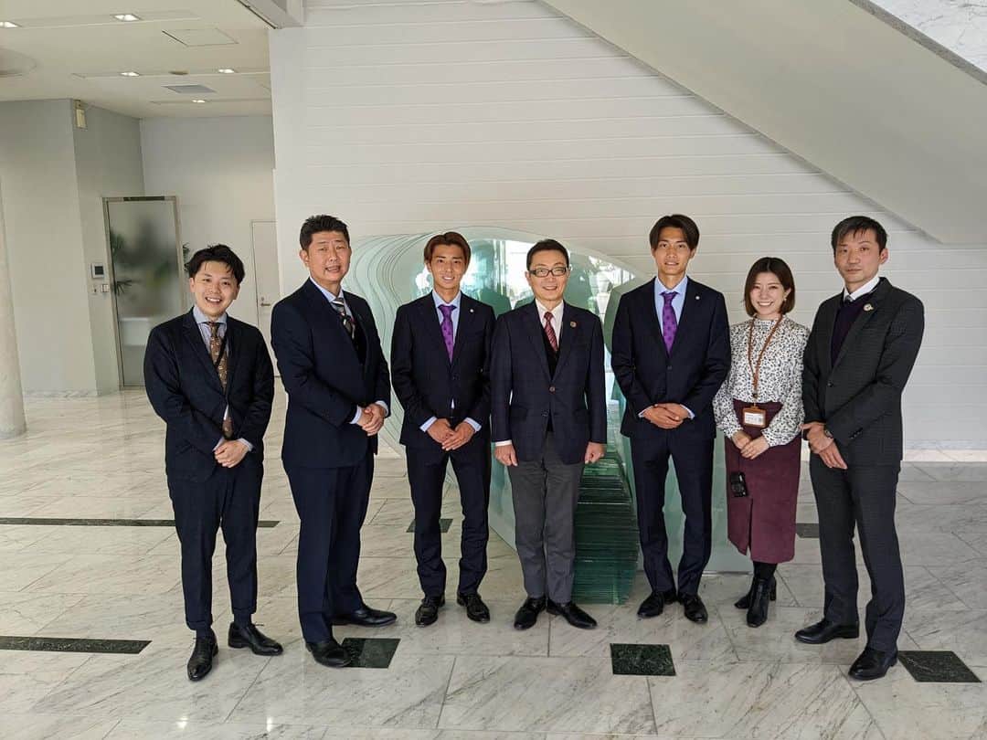 東俊希のインスタグラム：「サンフレッチェを支えてくださっているスポンサー企業様3社を訪問させてもらいました！ いつもサポートありがとうございます！ #サンフレッチェ広島 #スポンサー #サタケ #メンテックワールド #誠和商会」