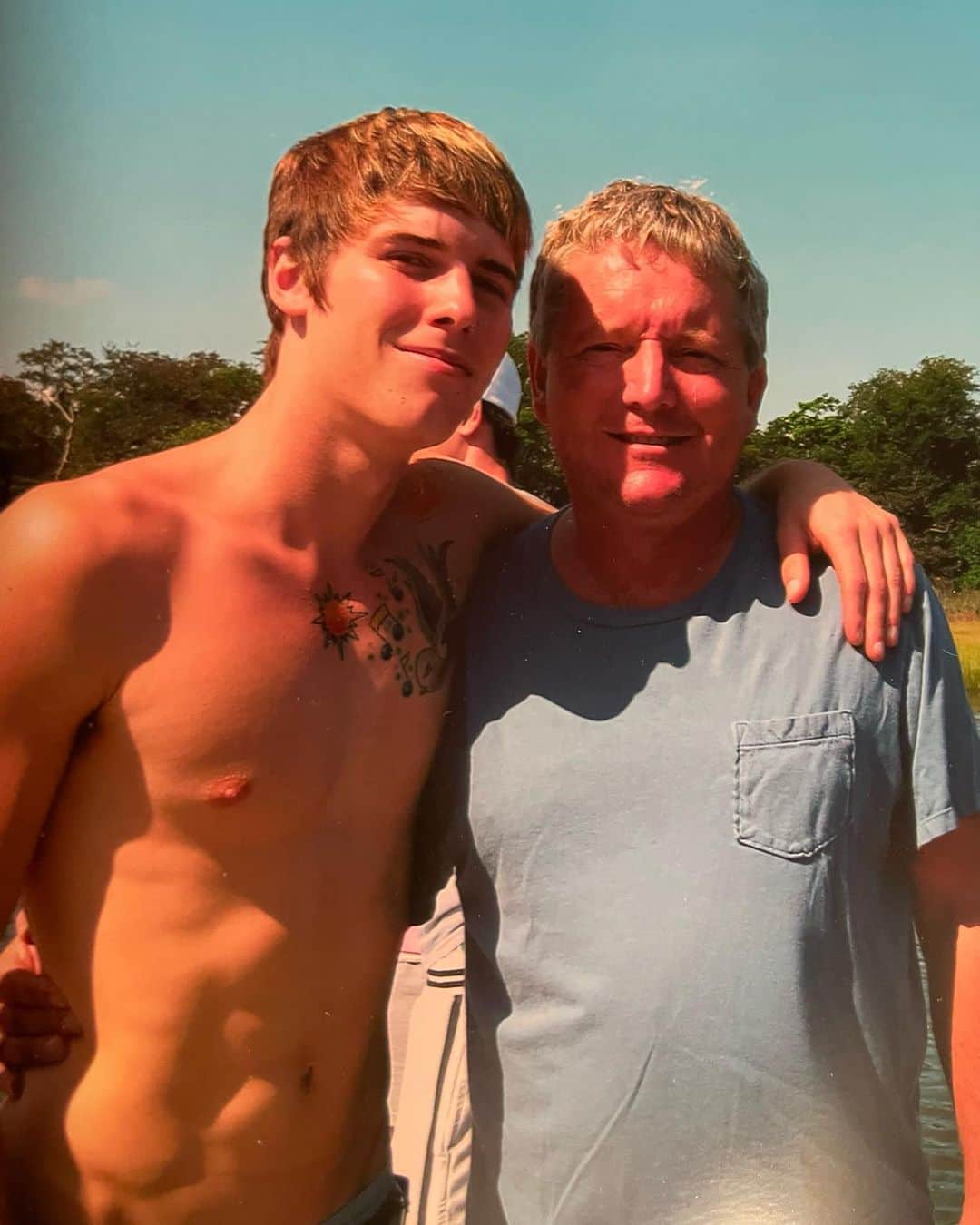ザッキー・ヴェンジェンスのインスタグラム：「Happy bday 🍰 to the real rockstar of the family @dudefester2  65 years young and still rocking strong. Love you Dad ❤️ hope 65 is a great year for you #retirement #dad #bday」