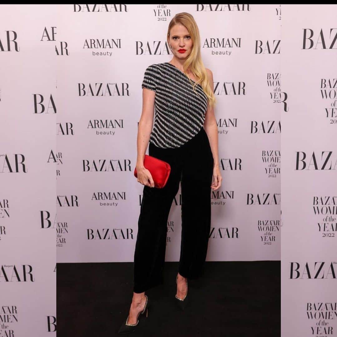 ララ・ストーンのインスタグラム：「Such an incredible night celebrating women 💞 thank you @bazaaruk @giorgioarmani @ewtmakeup」