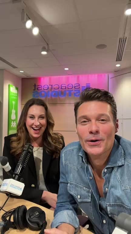 のインスタグラム：「Took a visit to Seacrest Studios and went live to answer some of your questions!」