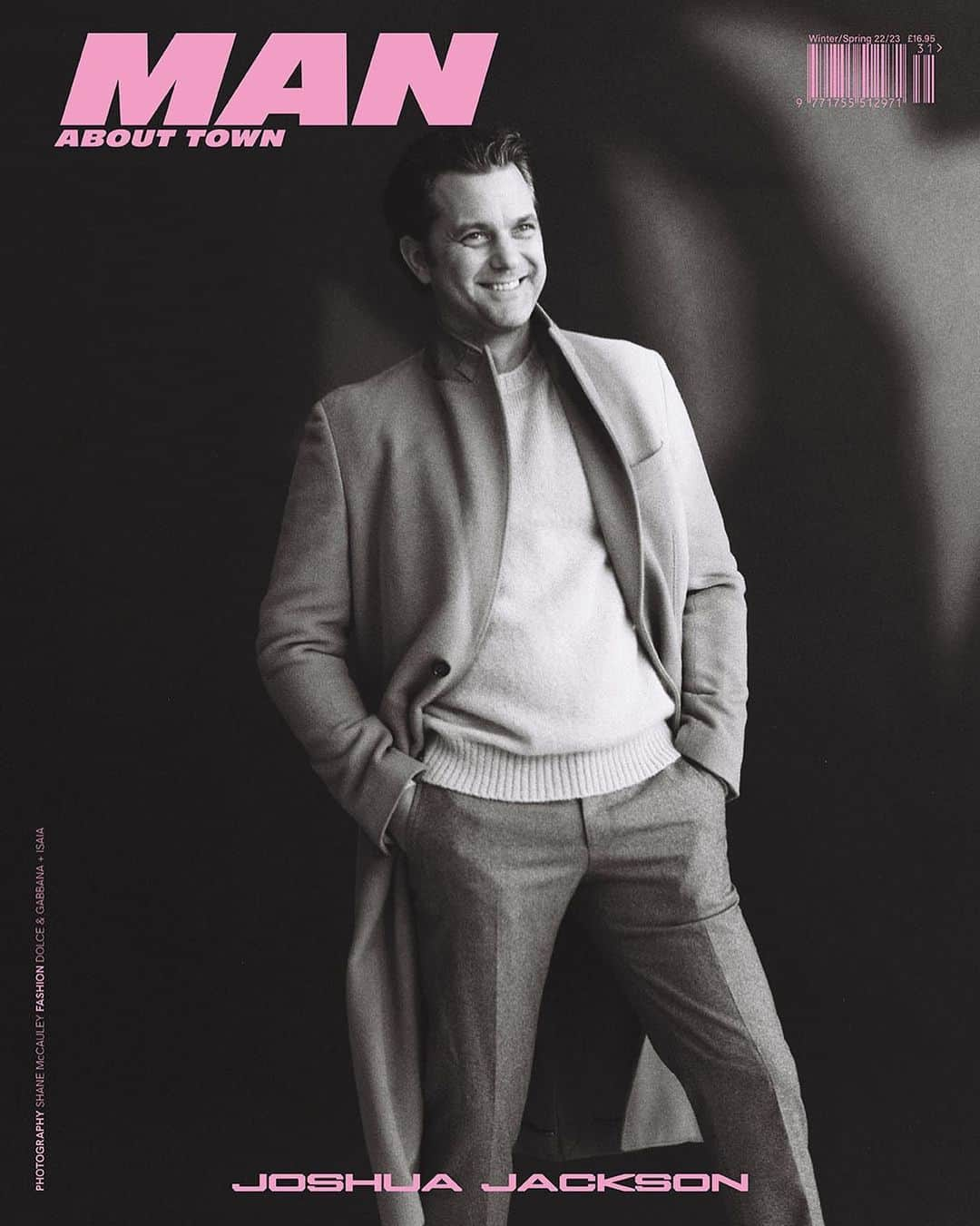 ジョシュア・ジャクソンのインスタグラム：「“We seem to be in this reductive debate still about remaking stories,” considers actor, @vancityjax. “But every good story should be revisited because they become the foundational stories of culture, and every generation is going to have a new thing to say about that.”   Tackling the modern-day remake of Fatal Attraction, Joshua Jackson explores the power of retelling and making Hollywood a more accessible space for creatives. Head to manabouttown.tv to pre-order your Winter/Spring 2022/23 issue now!  @vancityjax wears coat by @dolcegabbana and shirt and trousers by @isaia  Photography by @shanemccauley Fashion by @mrchriscampbell Words by @scarlintheshire Groomer @dianaschmidtke1 @forwardartists Editorial Director @huwgwyther Editor @scarlintheshire Art Directors @harry_conor @livi.av @aparna_aji Producer @federicabarl Photo Assistant @danielpatrick___ Special Thanks to @blackheart_studio_mn」