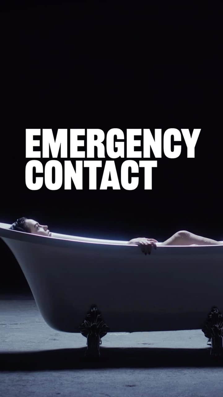 ヴィック・フエンテスのインスタグラム：「Hope you are enjoying our new video for Emergency Contact. I’ve always loved the idea of writing down the name of the one you love as your emergency contact. That one person who will be there for you when disaster strikes. Kind of a morbid form of romance. It was such a pleasure working with the lovely @missmarymmouser on this shoot. We had goosebumps the entire time watching you do your thing. It was also a huge honor to work with director @marcklasfeld who has done so many videos that I’ve loved over the years. Now I can add this one to that list 🚑❤️」