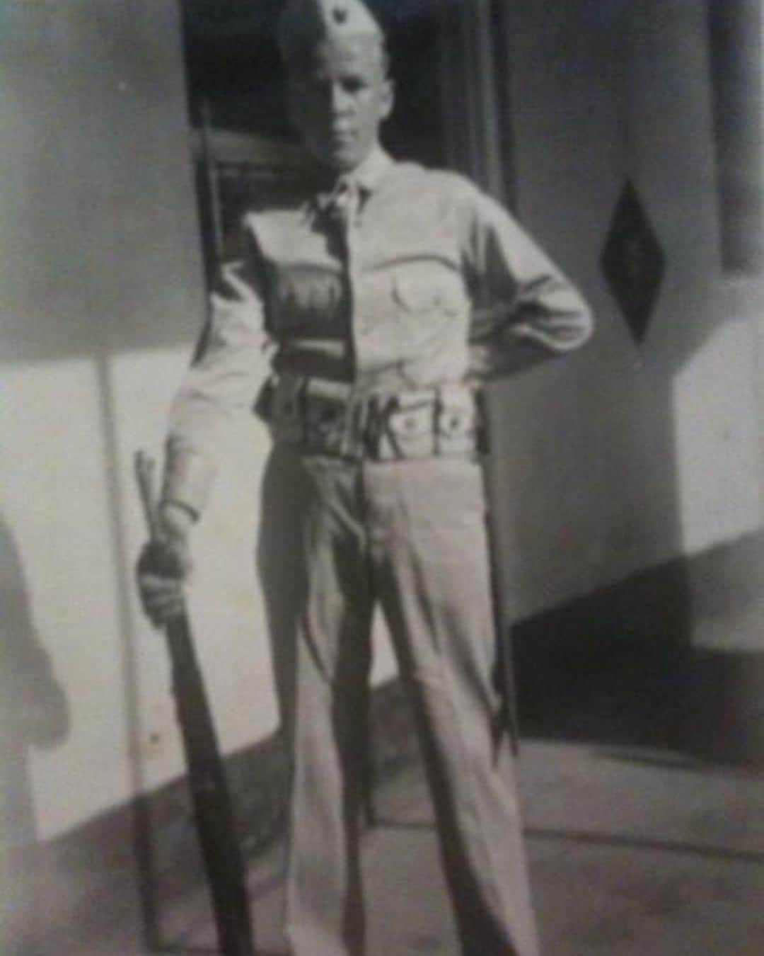 ジョシュ・ホプキンスさんのインスタグラム写真 - (ジョシュ・ホプキンスInstagram)「This man has been a second father to me and I’d like to honor him on this #VeteransDay.  FRANK BLANKENSHIP lied about his age to join the army just prior to WWll. The second picture is of him in Pearl Harbor, at age 16, just before the attack.  Afterward, he went on to serve in the pacific theater in a tank unit. He later re-enlisted in the air force and served until 1966.  He just turned 97 and can still kick your ass. This man taught me to throw a baseball, I love him and he is an American hero.」11月12日 7時07分 - mrjoshhopkins