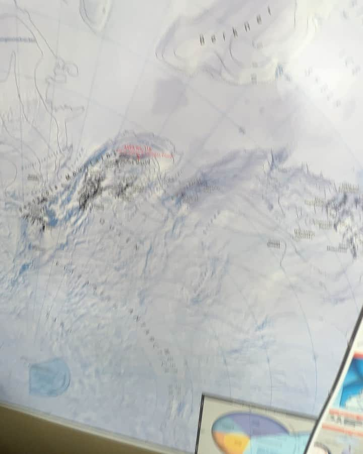 マイケル・ドーソンのインスタグラム：「Few people reached out for some more details on our planned route.   Here’s the quick overview😉 for the trip —> for the map. Basically, we fly into Antarctica at the Ellsworth Mountains (UG Camp) then take a small plane and land on the snow at the coast. From there it’s a ski alongside the Pensacola Mountains around the Foundation Ice Stream onto the Polar Plateau and South to the 📍(the first is actually wrong 😑 😅😅🥶)  GPS reckons it’s 916km climbing around 2800m over 42-45 days. (I’ve packed 45 days food)   Looks more and more promising for a 14th departure 🤙🏻🤙🏻❄️🧊🎿  #southpole @antarcticheritage」