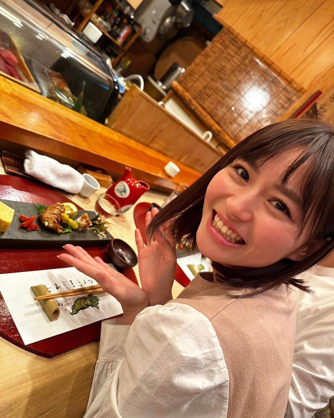 桜田茉央のインスタグラム：「お仕事で山口県へ☺︎ 下関イチのお寿司をいただきました🍣🍣 お寿司を食べてる時のわたしの顔よ…😂😂 本当にお魚が美味しい。 下関の方はみんな優しいし、とっても気さくに話しかけてくださいます🥺❤️ 楽しくなってついつい飲みすぎてしまった、、ちょっぴり反省、そんな夜です。。 . . . #山口県 #下関 #下関グルメ #下関観光 #すし肴隆  #寿司」
