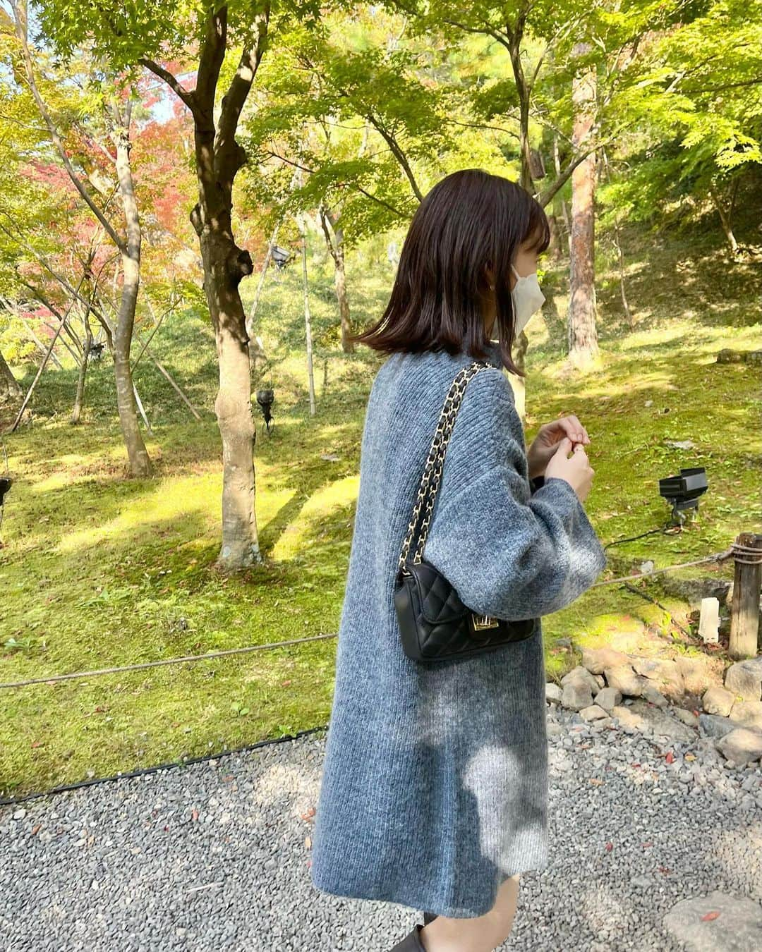 kitamayuuさんのインスタグラム写真 - (kitamayuuInstagram)「久しぶりの京都！ 紅葉が綺麗だった〜🍁 お気に入りのワンピースで♡ みわとひなのとお揃い🫰🏻✨ きゃわいい2人👯‍♀️に混って🥰 . . #Chico #code #kyoto #ニットワンピース #ニットワンピ #ロングブーツ　#チェーンバッグ #ロングブーツ #秋冬コーデ #秋コーデ　#紅葉　#京都 #骨格ウェーブ　#160cmコーデ」11月12日 20時17分 - kitamayuu