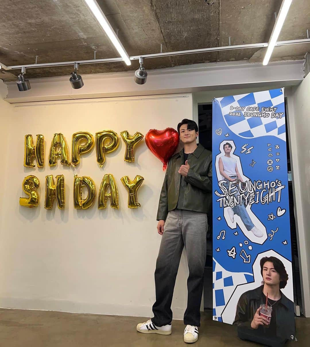 シン・スンホのインスタグラム：「감사합니다 사랑합니다❤️ #19951111」