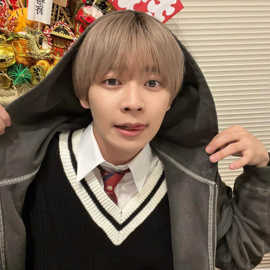 のインスタグラム：「制服とか着てみちゃったりしちゃったりしちゃったりした()((((来年21歳)))))」