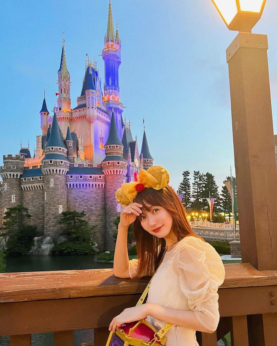 のインスタグラム：「、 ランド行った日の写真を見返したら いい感じのいっぱい撮ってもらってたのに 全然載せてなくてもったいないから 時差すごいけど今更🫣🌟  時の流れが早すぎてびっくりする笑  #東京ディズニーランド #東京ディズニーリゾート #ディズニーランド #disneyland #tokyodisneyland #シンデレラ城 #ディズニーカチューシャ」