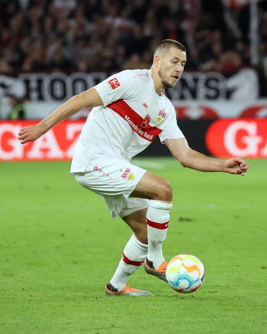 VfBシュトゥットガルトのインスタグラム：「Den Spirit aus der 98. Minute mit nach Leverkusen nehmen – auf geht’s, Jungs aus Cannstatt!! 🔥⚪🔴💪  🔜 #B04VfB | ⏰🗓 Heute | 15:30 Uhr  _ [Anzeige] @schanz.rollladensysteme | #VfB #bundesliga #matchday #auswärtsspiel #stuttgart #furchtlosundtreu #vfbstuttgart #vfbstuttgart1893 #VfBInsta」