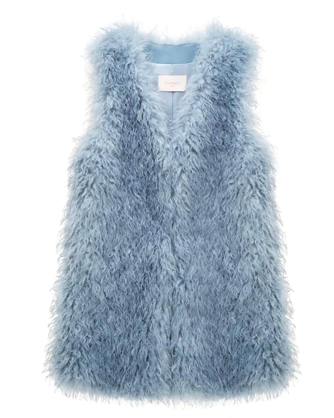 Official lemönplet Instagramさんのインスタグラム写真 - (Official lemönplet InstagramInstagram)「Lemönlet's Glamorous Chic 🇫🇷 Step out from your daily routine and enjoy the splendor of Paris‼︎ It’s time to get fabulous with Lemönplet’s faux fur items. Lemönplet introduces our new selection of faux fur vests 🤍  Art direction: @choyo_joo  Photographer: @audreykwk Model: @sasha__rudakova   #lemonplet #paris #lemönpletparis #lemonplet_women #fauxfur #ootd #style」11月12日 20時04分 - lemonplet.official
