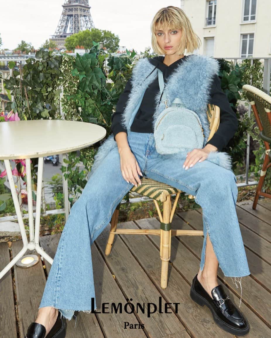 Official lemönplet Instagramのインスタグラム：「Lemönlet's Glamorous Chic 🇫🇷 Step out from your daily routine and enjoy the splendor of Paris‼︎ It’s time to get fabulous with Lemönplet’s faux fur items. Lemönplet introduces our new selection of faux fur vests 🤍  Art direction: @choyo_joo  Photographer: @audreykwk Model: @sasha__rudakova   #lemonplet #paris #lemönpletparis #lemonplet_women #fauxfur #ootd #style」