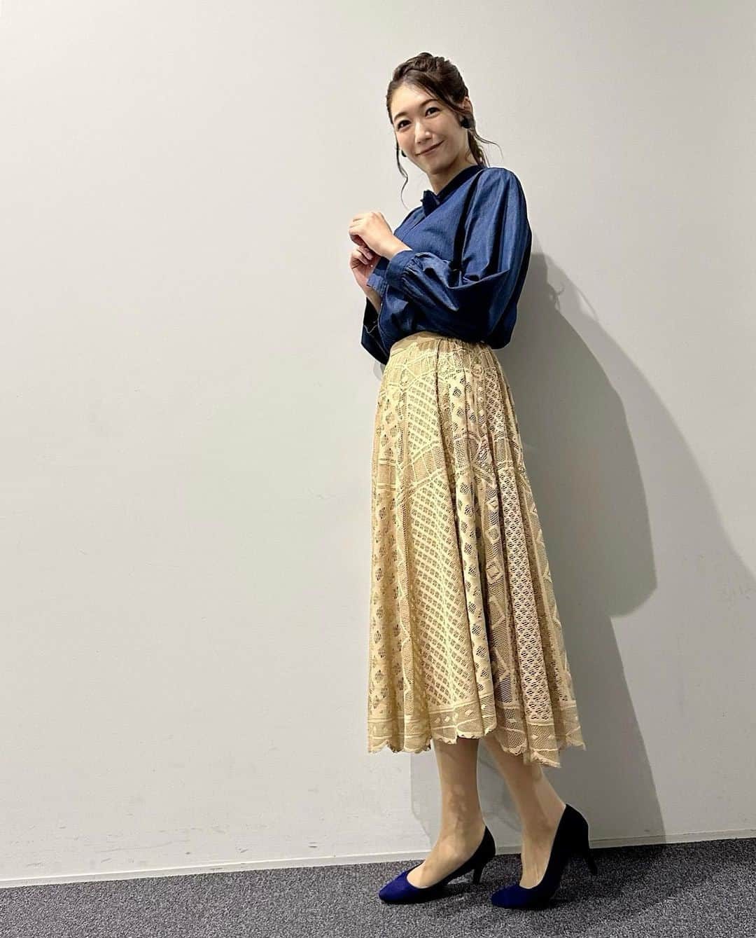 穂川果音さんのインスタグラム写真 - (穂川果音Instagram)「金曜アベプラ衣装👗 土曜は行楽日和で、日中はこの時期としては暖かいです😊 日曜は広く雨で北海道日本海側は強風や大雨に注意を☔️ この雨をきっかけに来週は気温が下がる予想です🧥  👗日曜は雨が降っても乾きやすいレース素材のスカートなどがオススメです  tops&skirt→ @millioncarats_official   #アベプラ　#気象予報士　#明日コレ着よコーデ　　#ほかのん #fashion #cordinate  　#ファッション 　#雨の日コーデ 　#fashion #cordinate #weatherreport #お天気コーデ 　　#11月コーデ　#衣装 #アナウンサーコーデ　　#秋コーデ　#レーススカートコーデ　#ブラウスコーデ  #週末コーデ 　#秋色コーデ　#お天気キャスター　 #weatherforecast #お天気お姉さんコーデ 　#170センチコーデ」11月12日 12時33分 - hokawakanonn