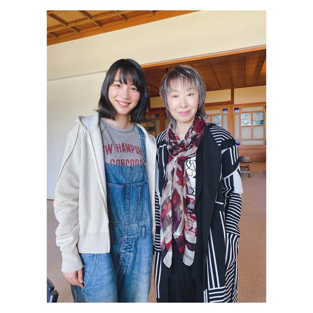 のん（能年玲奈）さんのインスタグラム写真 - (のん（能年玲奈）Instagram)「三田佳子さんと演技ができて貴重な体験になりました。 財前様、厳しいけどとても懐深い。  #天間荘の三姉妹」11月12日 13時22分 - non_kamo_ne