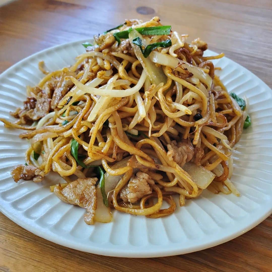 のインスタグラム：「THE 土曜の昼感🍴  #おうちごはん #焼きそば」