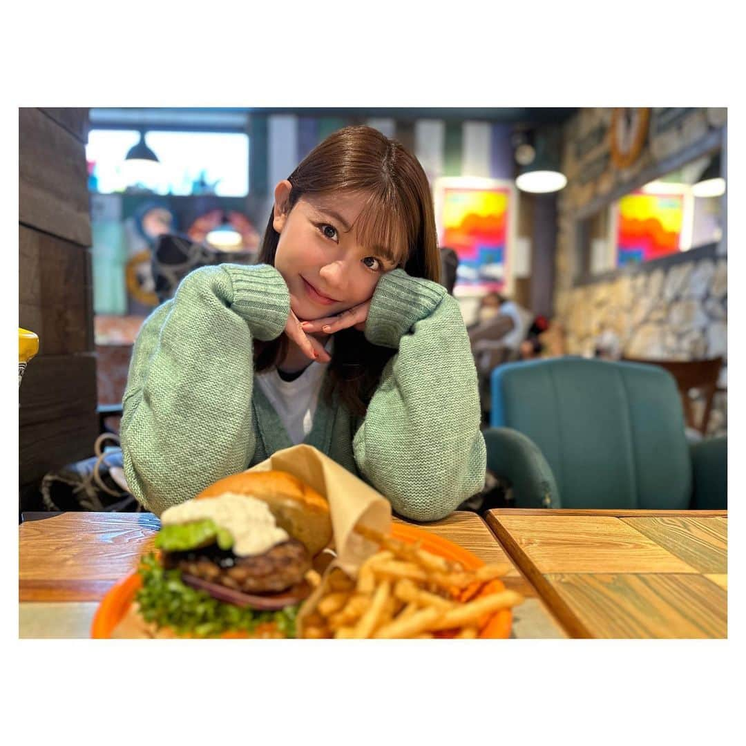 松尾薫のインスタグラム：「😋🍔💕  #コナズ珈琲  #ハンバーガー」