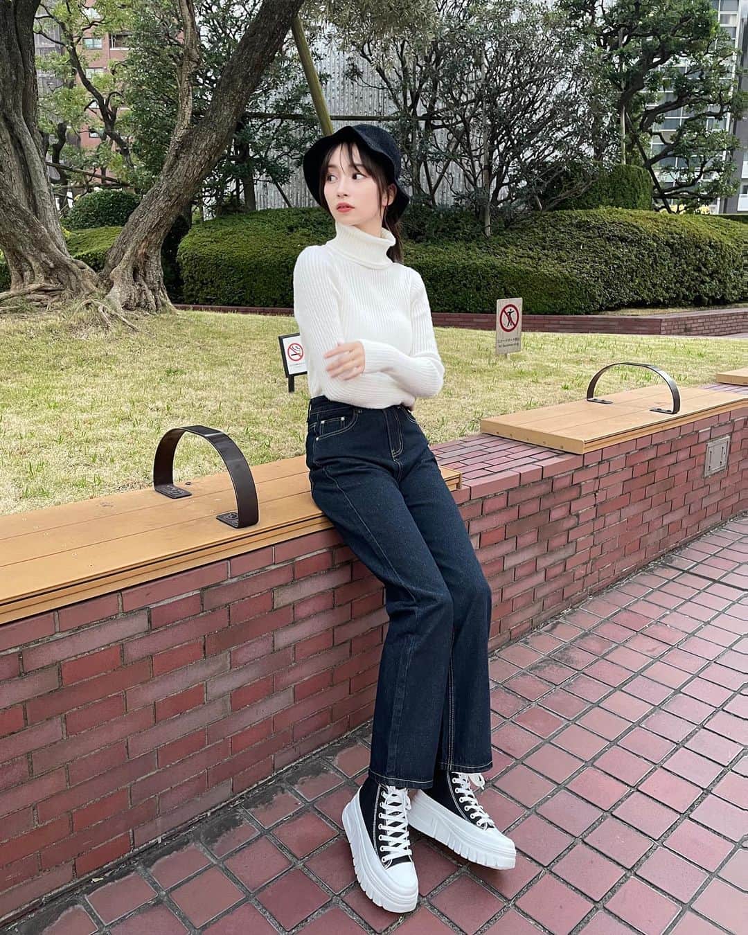 神谷侑理愛のインスタグラム：「SHEINでコーデ組んでみました🧏🏻🖤 全3コーデ！！どれも着回し効いて最高🙆🏻‍♀️ ⁡ 《 1枚目 》 バケットハット：5585002 トップス：11220277 パンツ：6466257 シューズ：10345876 《 3枚目 》 インナー：2992713 トップス：4338966 スカート：5908272 ブーツ：7033817 《 5枚目 》 パンツ：4890217 ⁡ ⁡ クーポンコード【 SGFyuria 】を入力すると、 お買い上げ金額1～5,999円まではセール価格より15%OFF、6,000円以上は20%OFFが適用されます( ¨̮ ) ⁡ SHEIN 11.11 Sale is kicking off! 今すぐゲットしましょう！ ⁡ #SHEINgoodfinds #SHEIN1111sale #SHEINforall #ad @shein_japan」
